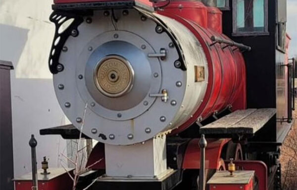 Pre-Owned: 24-inch Gauge Custom Locomotive Engine.